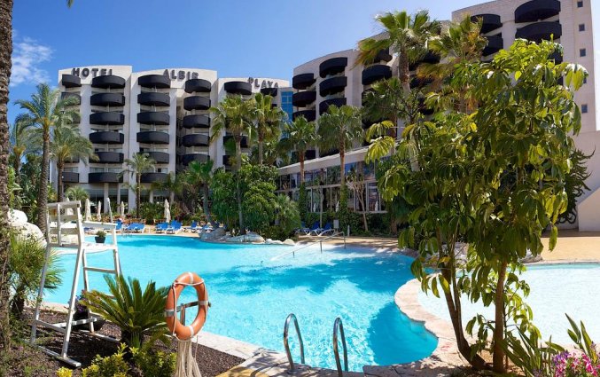 Zwembad van hotel Albir Playa in Alicante